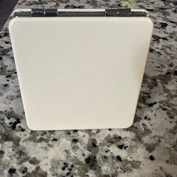 BLACK CAT PATTERN COMPACT MIRROR - Picture 3 of 6